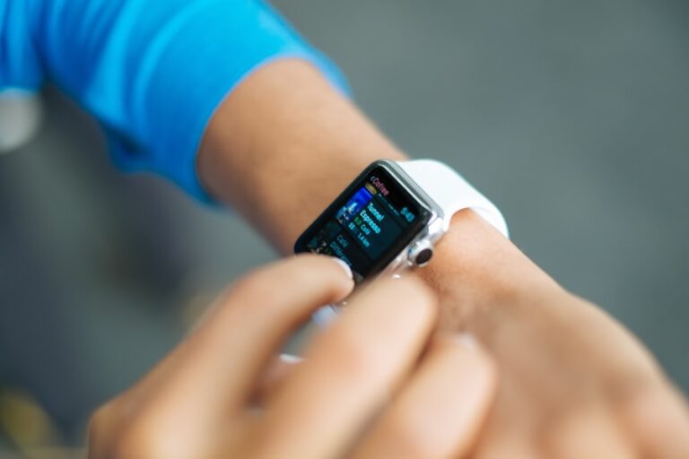 A Convergência da Tecnologia e Saúde: O Papel dos Dispositivos Inteligentes na Medicina Preventiva